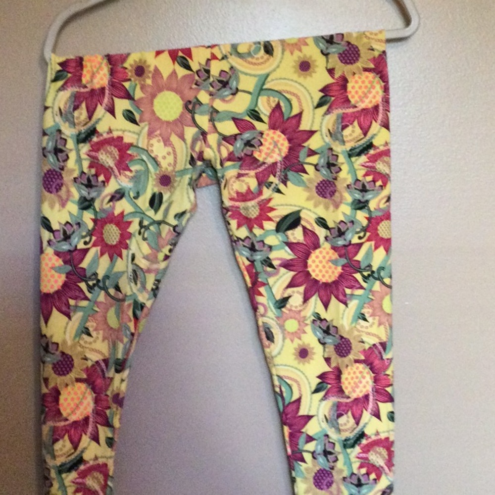 Brand new Lularoe Leggings, size TC, Paisley Pattern in yellow, pink, green